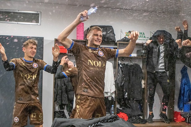 束了爵士的 束了爵士的